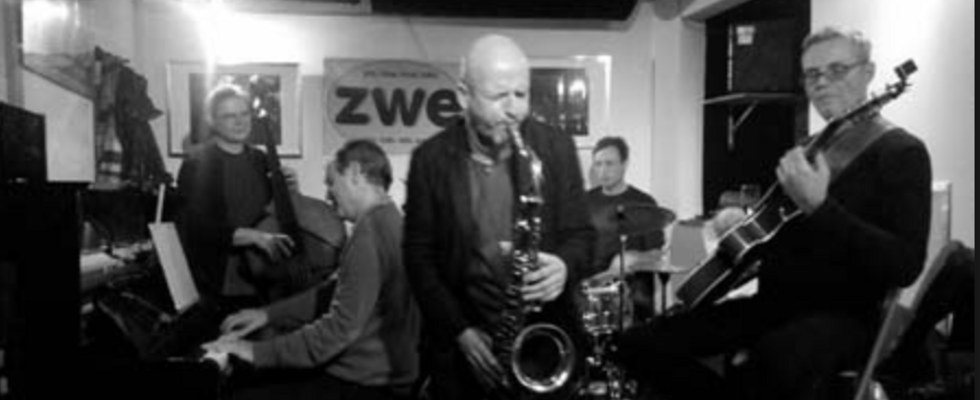 Z'WEihnachten nicht alleine! Das wäre nämlich ganz schön fad