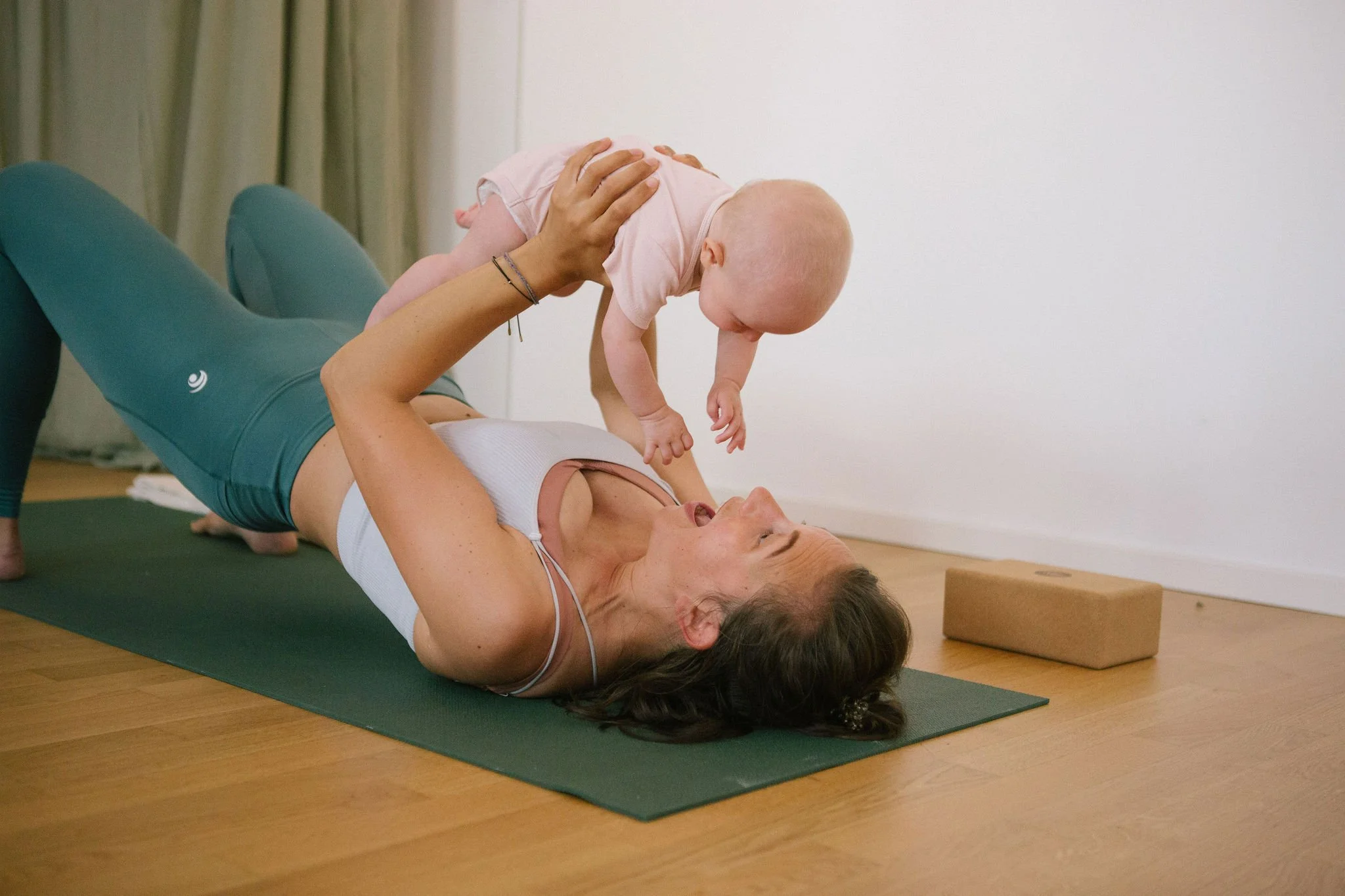 Dynamisches Mama-Baby Yoga & Rückbildung (DEU)