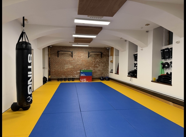 Trainingsraum und Kraftkammer zu vermieten