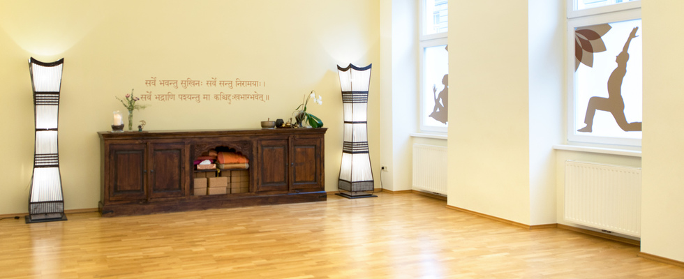Schöner Gruppenraum für Yoga, Pilates, Tanz, u.ä.