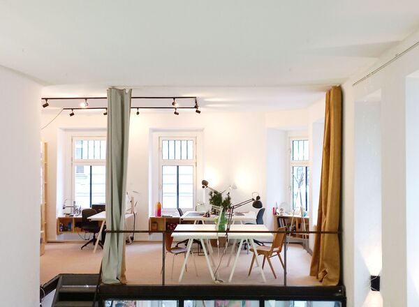 Fix-Desk im Atelier O3 | Gemeinschaftsbüro auf Galerie (6. Bezirk)