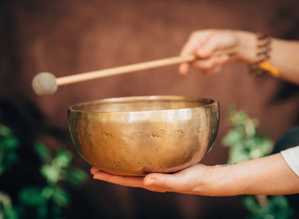 Resonance Yoga mit Klangschalenmassage