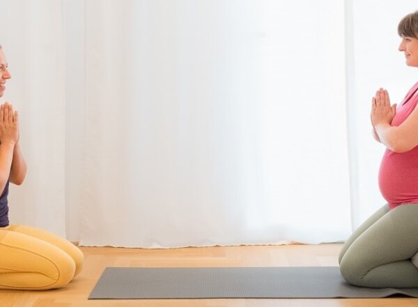 Schwangerschaftsyoga für alle Trimester | Kleingruppe