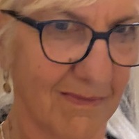 Vermiete meine ruhigen, voll eingerichteten Praxisräume tageweise.