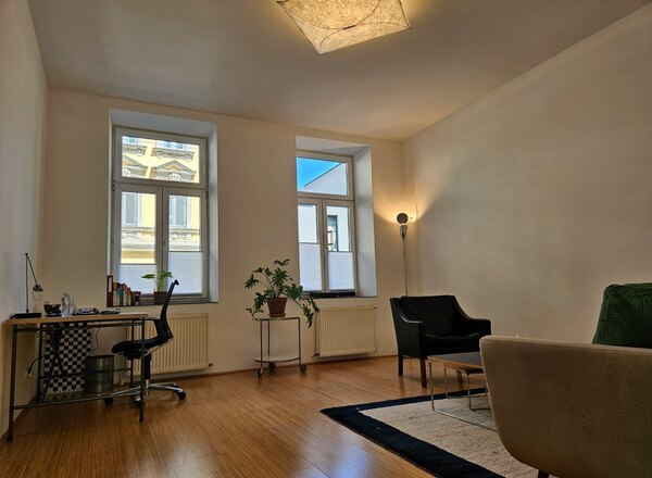 Vermiete zwei Behandlungsräume (10,5 &13m²) in frisch renovierter psychotherapeutischer Praxis