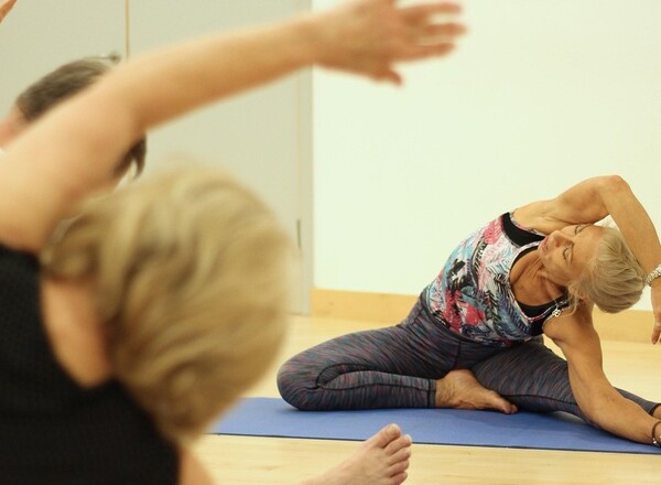 Yoga für Seniorinnen und Senioren (C26-7201)