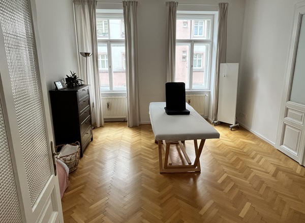75 qm (1 ZI + NR), Teilnutzung Praxis in tollem renoviertem Altbau