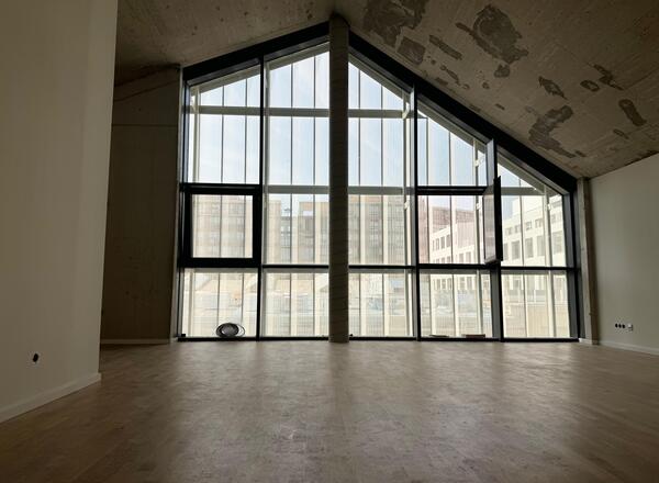 Gewerbefläche zur Untermiete im Brutalismus Stil und großer Glasfront - Keine Maklergebühr!