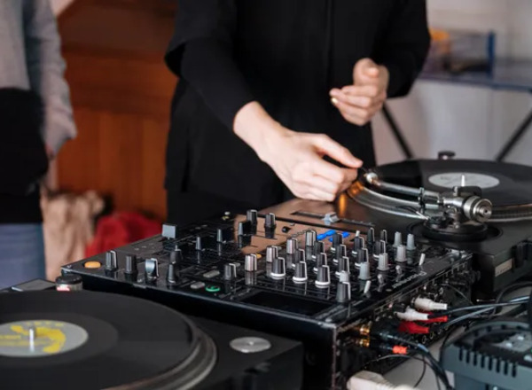 DJ Mixture 'Beats & Vinyl' Workshop by artsip