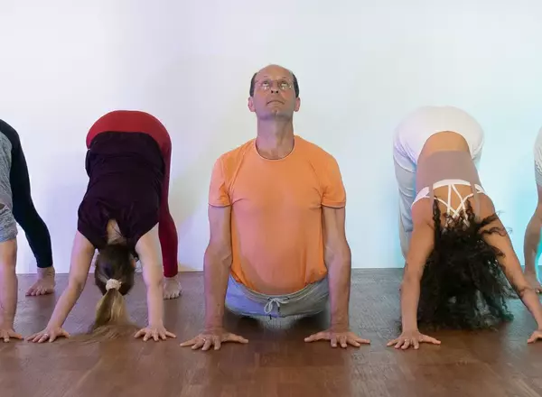 Lehrer*innen und Yoga Klassen und Traditionen kennenlernen