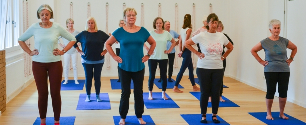 SENIORENYOGA STUNDE (Montag, 11:00 - 12:00 Uhr)