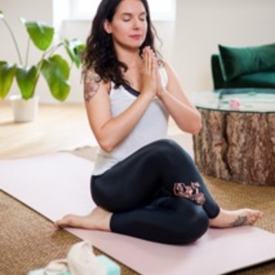 Edina - Somatic Yoga & Postpartum Begleitung