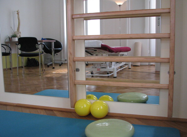 Biete Praxisraum stundenweise halbtags, ganztags in Gemeinschaftspraxis