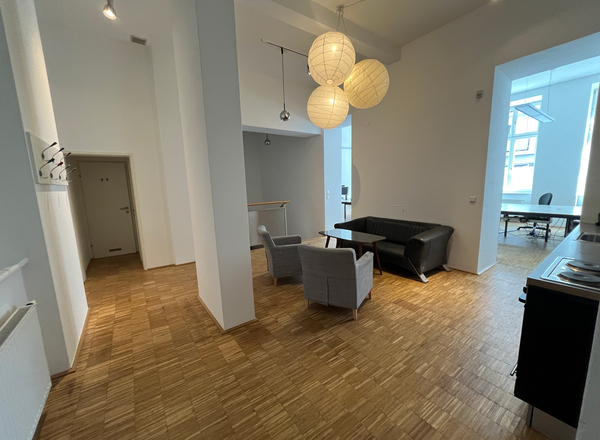 Büro zur Neuanmietung mit bis zu 6 Arbeitsplätzen und Besprechungsraum (ggfs. weitere 4 Arbeitsplätze)
