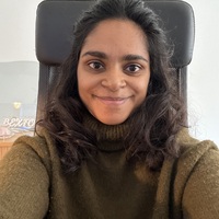 Vermiete Büroraum und zusätzlich Schreibtische in einem weiteren Raum 