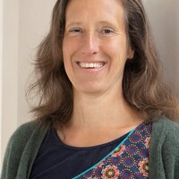 Wunderschöne Altbaupraxis ab sofort für die halbe Woche ab zu geben