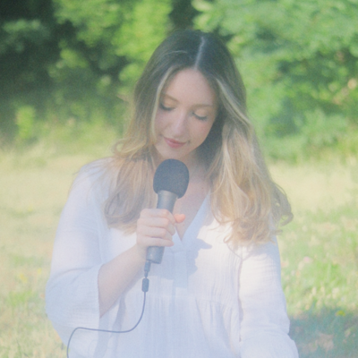 Suche schönen hellen, weißen Raum für Podcast-Aufnahmen & Interviews 