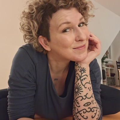 Adaptives und inklusives Yoga© by Stadtyogini