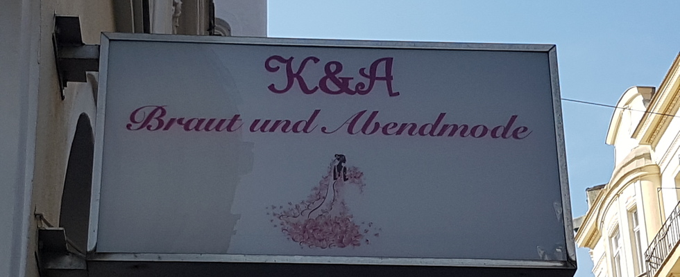 Braut-und Abendmode 