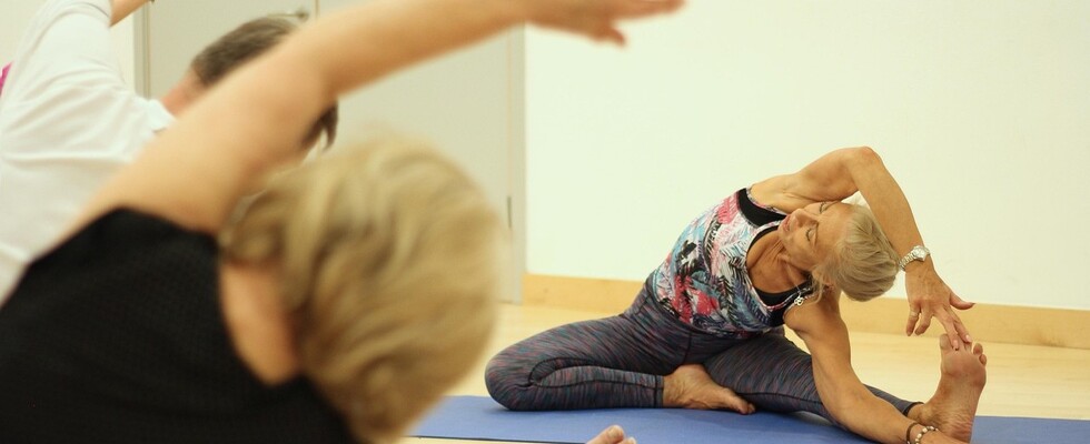 Yoga für Seniorinnen und Senioren (C26-7201)