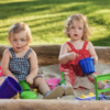 ICH BIETE BETREUUNG FÜR KLEINE KINDER