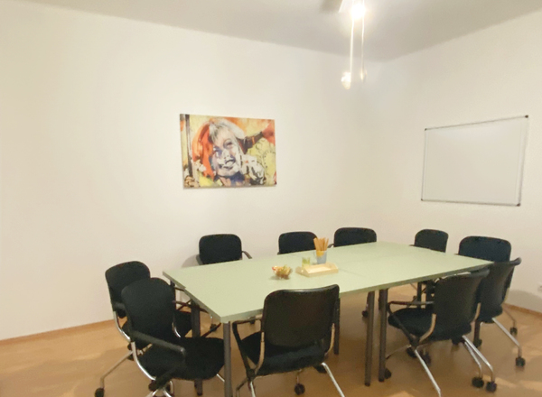 Seminarraum mit Küche und Essplatz freuen sich über Gesellschaft