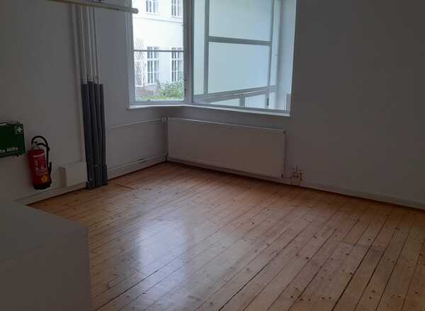 Vermiete zur (Mit)Benutzung verschieden große Räume, Altbau