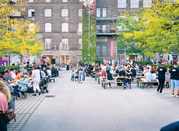 Markt und Kunsthandwerk ,Brunch mit Künstlern und Offene Bühnenprogramm