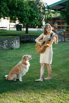 Lisa Laa - Sängerin, Gitarristin & Songwriterin – Foto 3