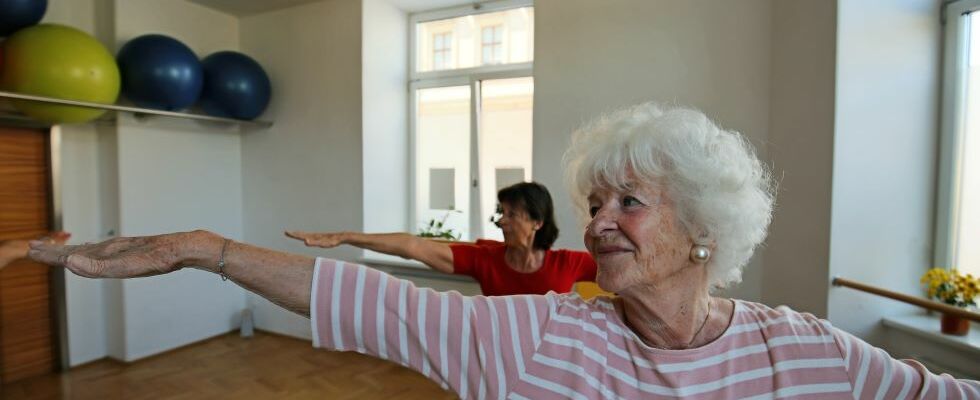 YOGA FÜR SENIOREN 60+