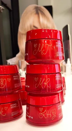 Kalligrafie, Lettering, Gravur, Heißfolierung, Produktbemalung, Live-Event Artist – Foto 17