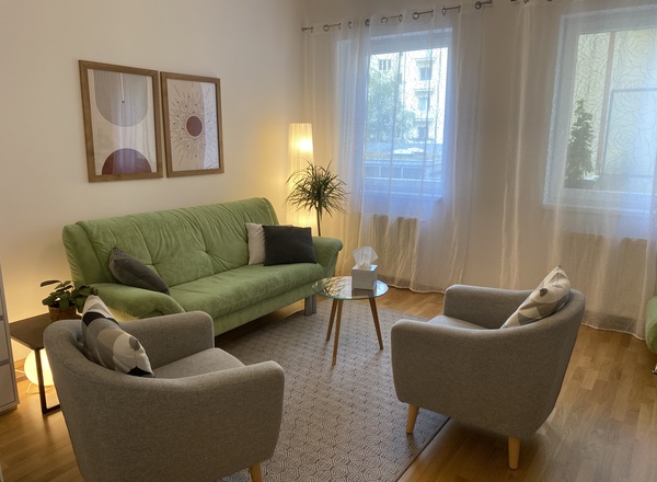 Vermiete zur Mitbenutzung sehr angenehmen Praxisraum im 2. Bezirk mit sehr guter öffentlicher Anbindung