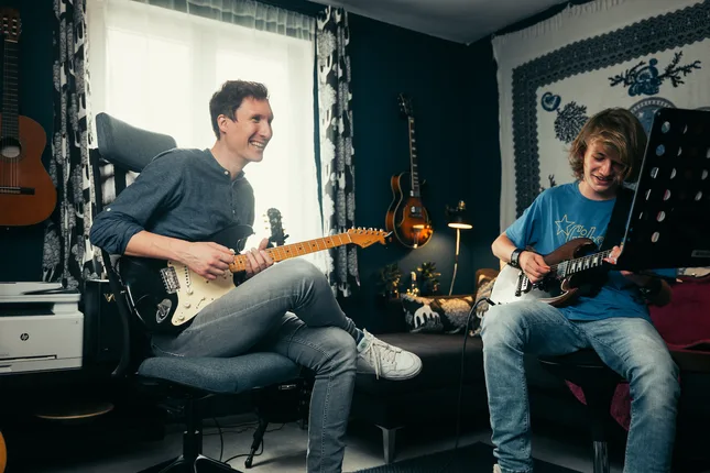 Individueller Gitarrenunterricht im 15ten oder Online – Foto 2
