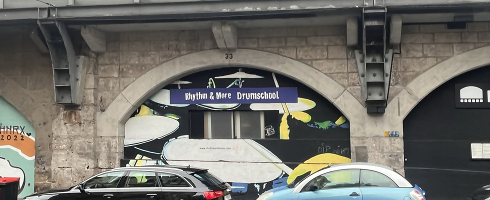 Musik oder Schlagzeugschule und Proberaum