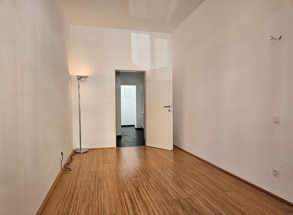 Vermiete zwei Behandlungsräume (10 &13m²) in frisch renovierter psychotherapeutischer Praxis zur Alleinnutzung