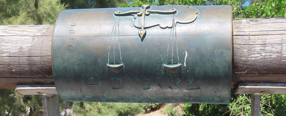 BRIDGE OVER TROUBLED WATER - TRAUMA UND ART THERAPY AT A SPECIAL EDUCATION ELEMENTARY SCHOOL IN TEL AVIV -YAFO