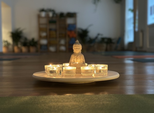 sanftes Hatha-Yoga, entspannt in den Abend…