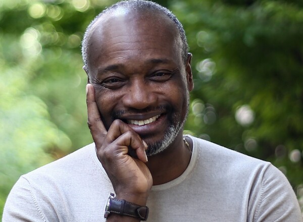 Fred Ohenhen liest aus "No Place like Home"