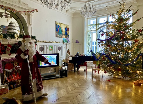 Schöner Saal im Weihnachtsglanz zu vermieten