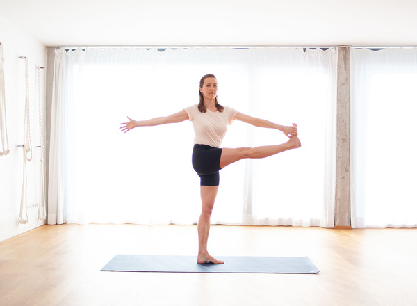 Montags Yoga für Anfänger und Mittelstufe 