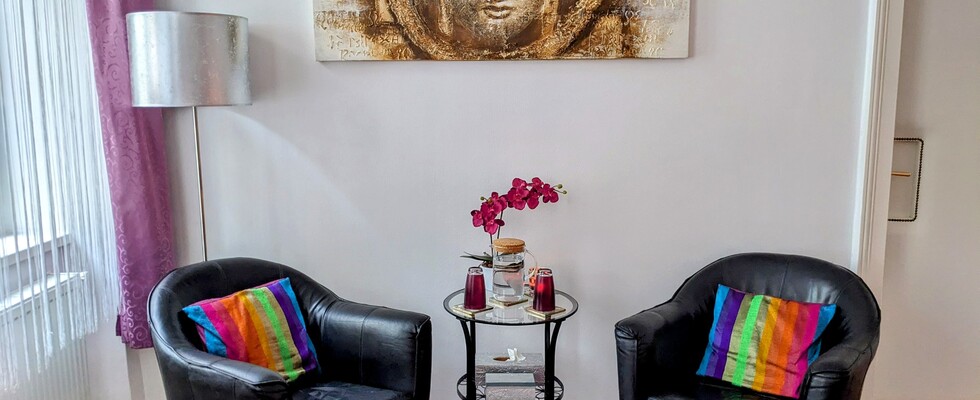 Komfortabel eingerichtete Praxis für TherapeutInnen und BodyworkerInnen