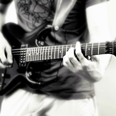 Suche hellen Raum für Gitarrenunterricht – Zimmerlautstärke garantiert! 🤘