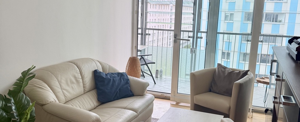 Wieder Tage verfügbar!! Praxisraum (14m2), vollklimatisiert, mit eigener Loggia für PsychotherapeutInnen, BeraterInnen & Coaches anzubieten – barrierefrei, hell & mit direkter öffentlicher Anbindung (50m neben der U1 Station Alte Donau) im 22. Bezirk