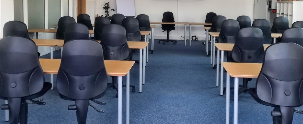 Vermiete Seminar-/Schulungs-/Besprechungs-/Konferenzraum