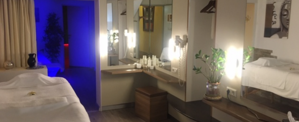 Biete Praxisraum mit Massagebett