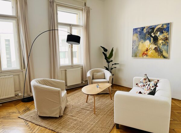 Vermiete zur Mitbenutzung großen schönen Praxisraum in 1040 Wien