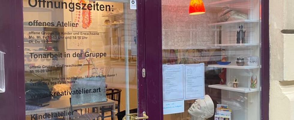 VERMIETE zur Mitbenutzung nahe Rossauer Lände, 2 bunte Räume, Gassenlokal