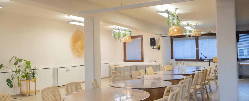 Vielseitiger Seminar- & Veranstaltungsraum am Reumannplatz zu mieten Seminarraum · Meetingraum · Workshopspace · Kursraum