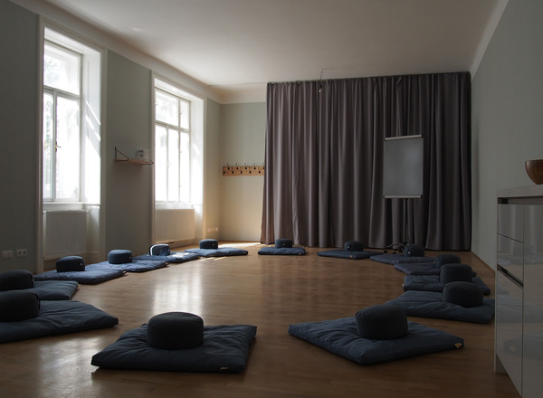 Vermietung von ruhigem, schönen Seminarraum / Yogaraum / Coachingraum