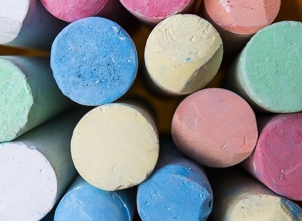 EINFÜHRUNG IN DIE KUNSTTHERAPIE MIT KINDERN UND JUGENDLICHEN